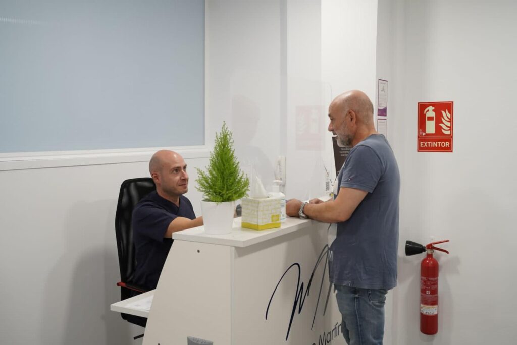 Recepción de la clínica MMPODOCLINIC en Santa Cruz de Tenerife.